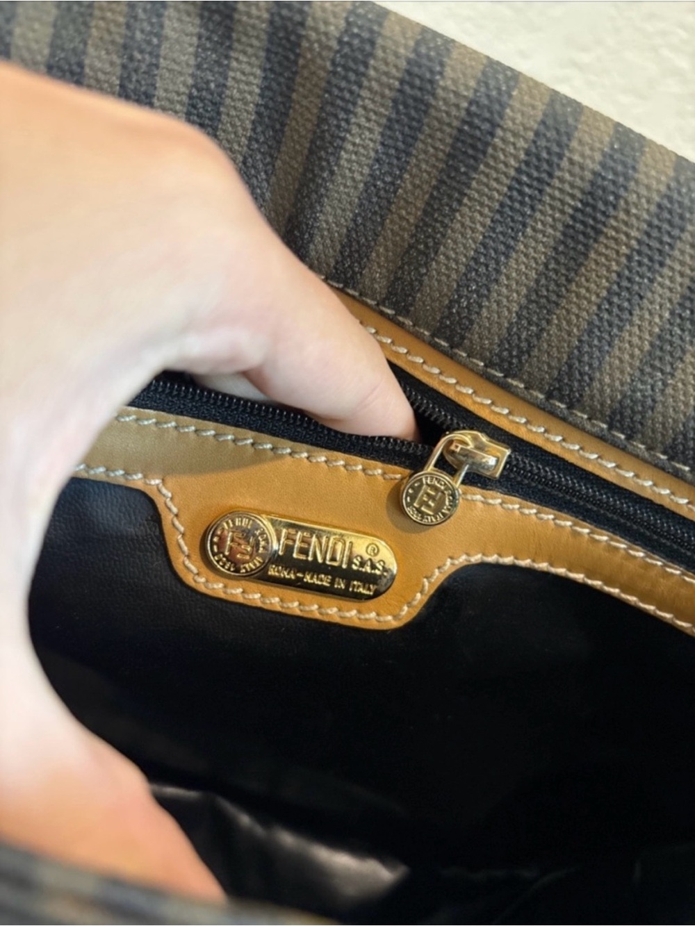 Fendi Vintage Pequín Stripe
Crossbody Bag - Picture 9 of 15